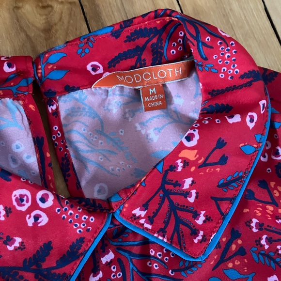 EUC ModCloth silky floral top with Peter Pan collar - Picture 4 of 6